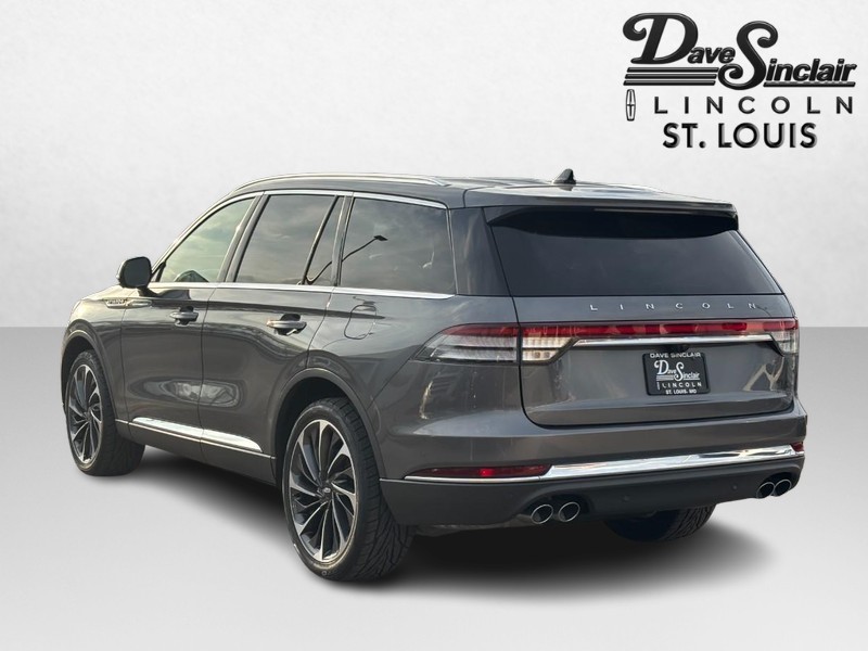 Lincoln Aviator Vehicle Full-screen Gallery Image 07