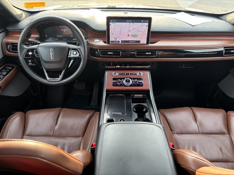 Lincoln Aviator Vehicle Full-screen Gallery Image 13