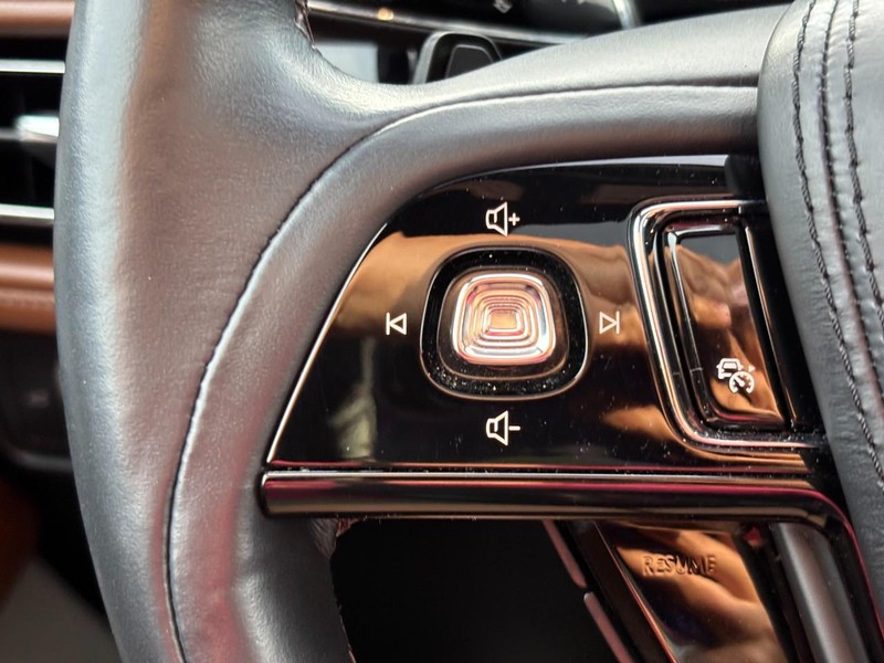 Lincoln Aviator Vehicle Full-screen Gallery Image 18