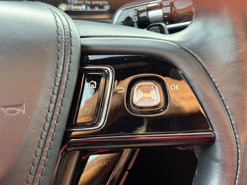 Lincoln Aviator Vehicle Full-screen Gallery Image 19