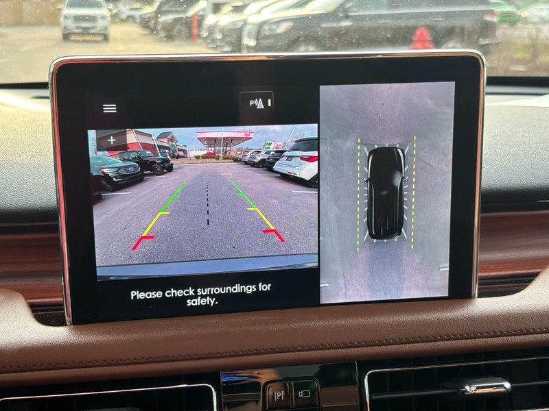 Lincoln Aviator Vehicle Full-screen Gallery Image 22