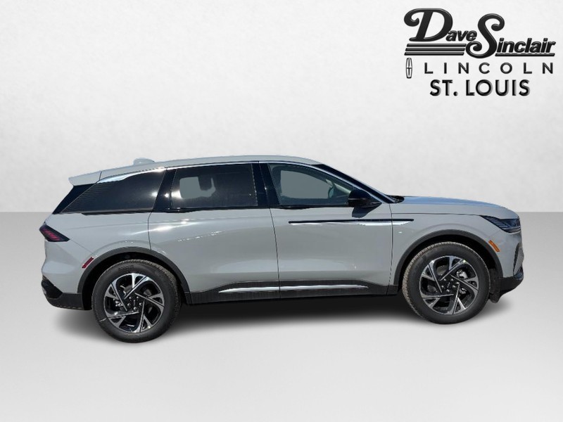 Lincoln Nautilus Vehicle Full-screen Gallery Image 04