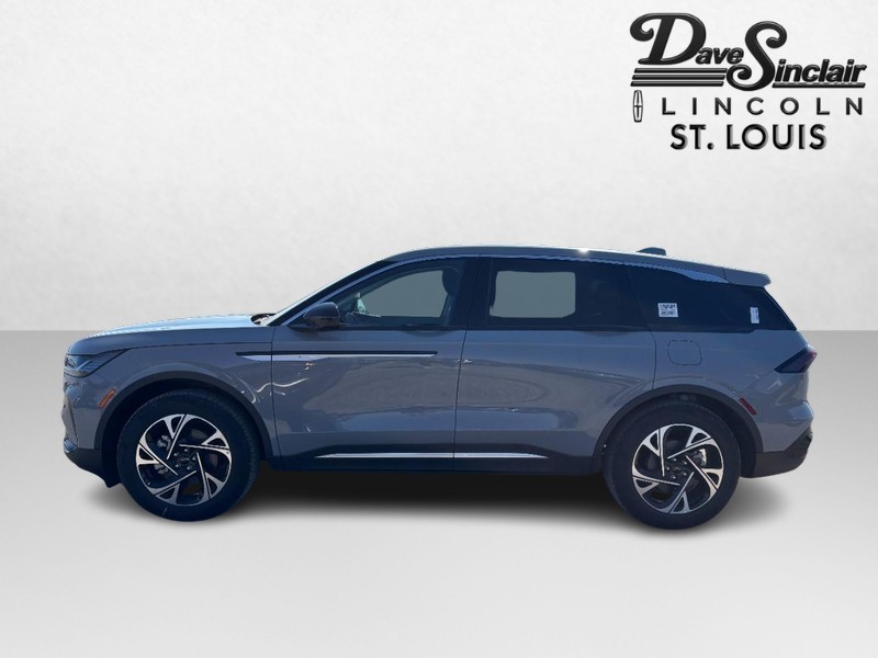 Lincoln Nautilus Vehicle Full-screen Gallery Image 09