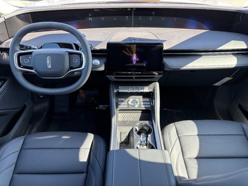 Lincoln Nautilus Vehicle Full-screen Gallery Image 12