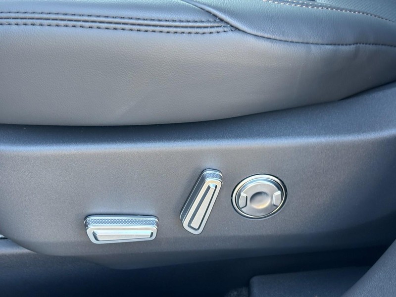 Lincoln Nautilus Vehicle Full-screen Gallery Image 16