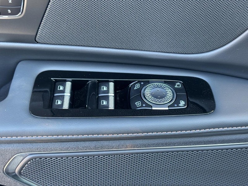 Lincoln Nautilus Vehicle Full-screen Gallery Image 17