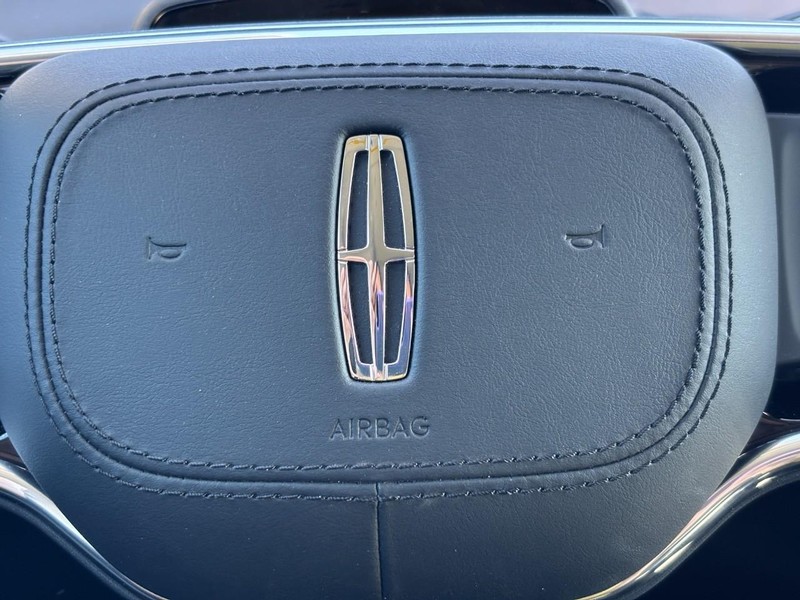 Lincoln Nautilus Vehicle Full-screen Gallery Image 20