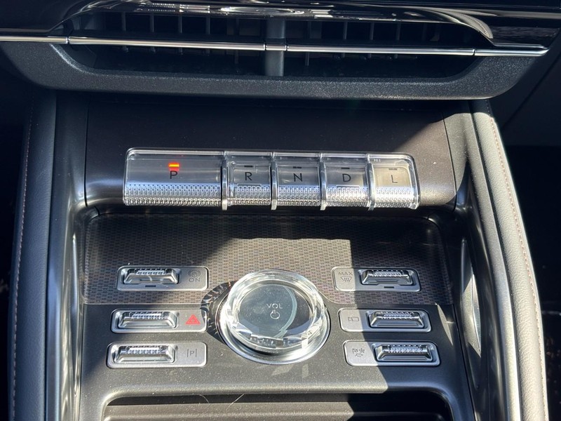 Lincoln Nautilus Vehicle Full-screen Gallery Image 26