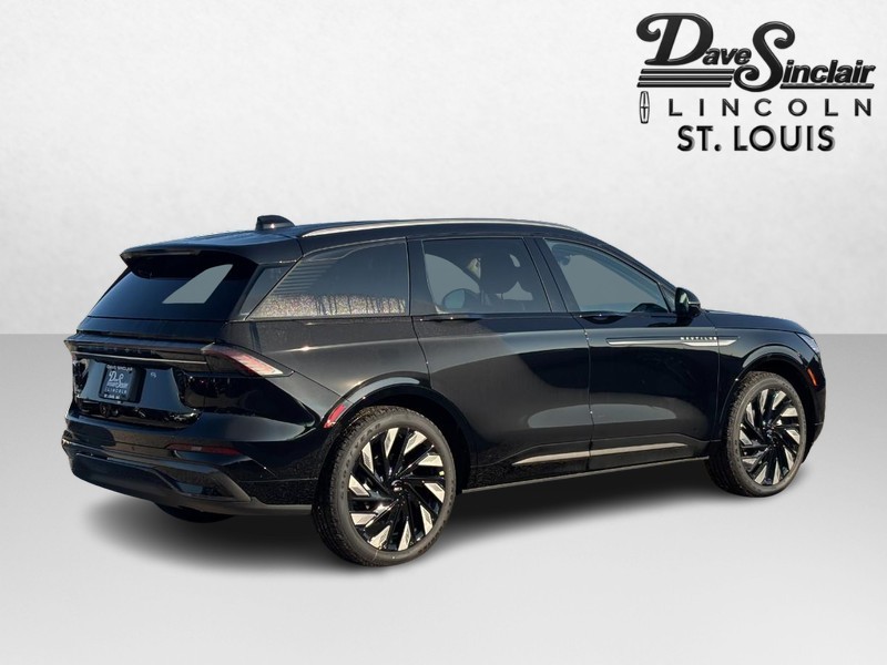 Lincoln Nautilus Vehicle Full-screen Gallery Image 03