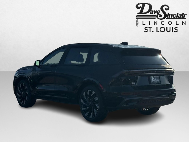 Lincoln Nautilus Vehicle Full-screen Gallery Image 05