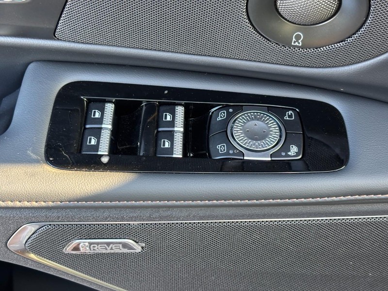 Lincoln Nautilus Vehicle Full-screen Gallery Image 17