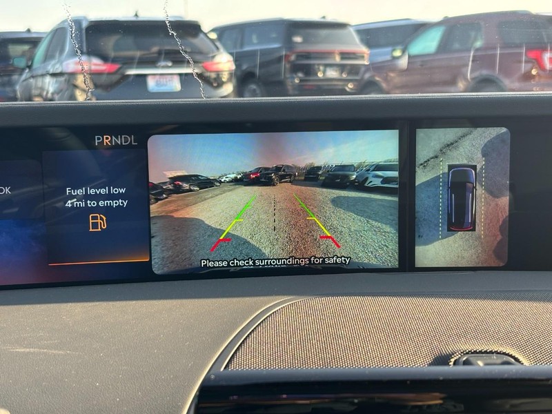 Lincoln Nautilus Vehicle Full-screen Gallery Image 22