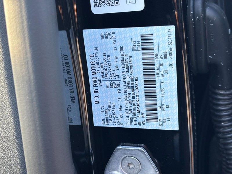 Lincoln Nautilus Vehicle Full-screen Gallery Image 25