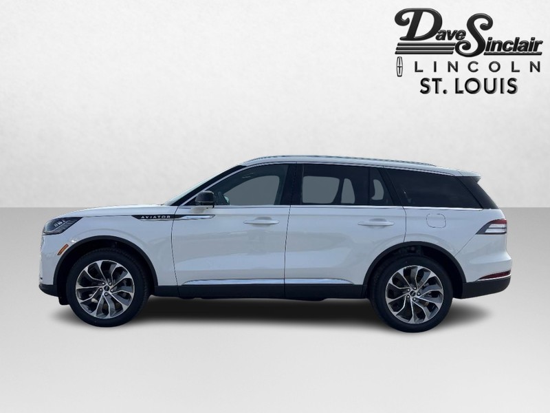 Lincoln Aviator Vehicle Full-screen Gallery Image 09