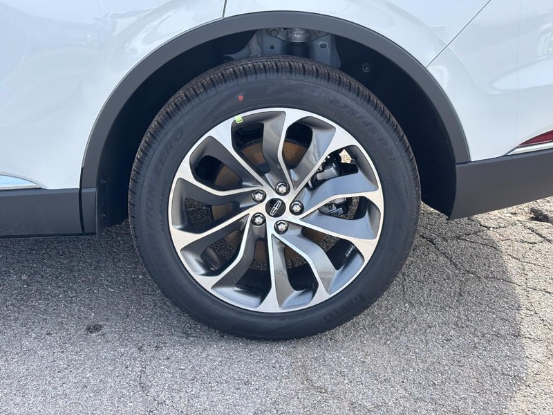 Lincoln Aviator Vehicle Full-screen Gallery Image 10