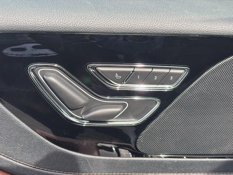 Lincoln Aviator Vehicle Full-screen Gallery Image 17