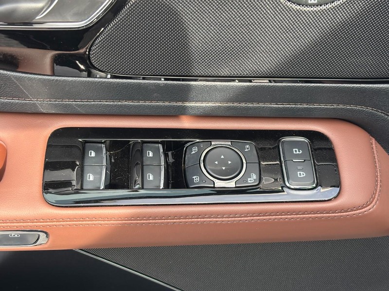 Lincoln Aviator Vehicle Full-screen Gallery Image 18