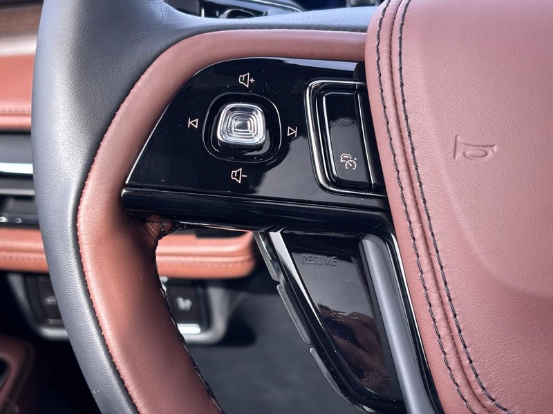 Lincoln Aviator Vehicle Full-screen Gallery Image 19