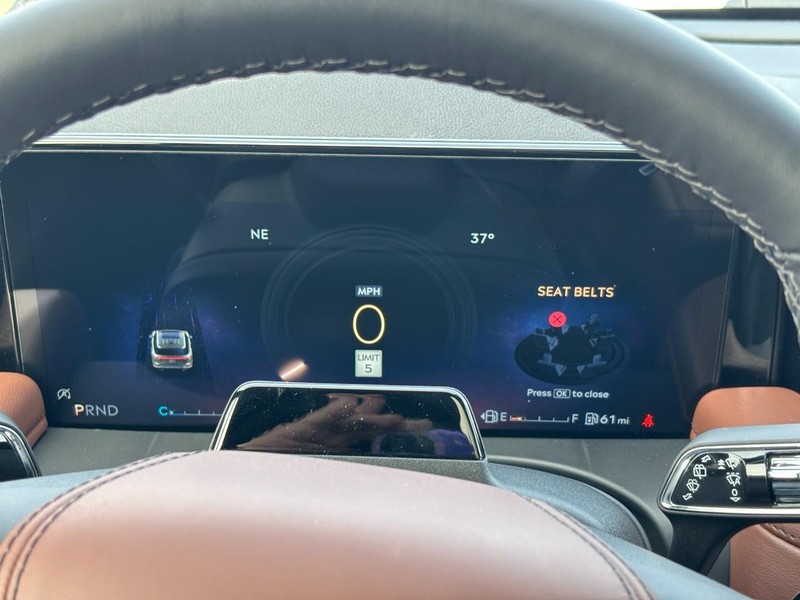 Lincoln Aviator Vehicle Full-screen Gallery Image 21