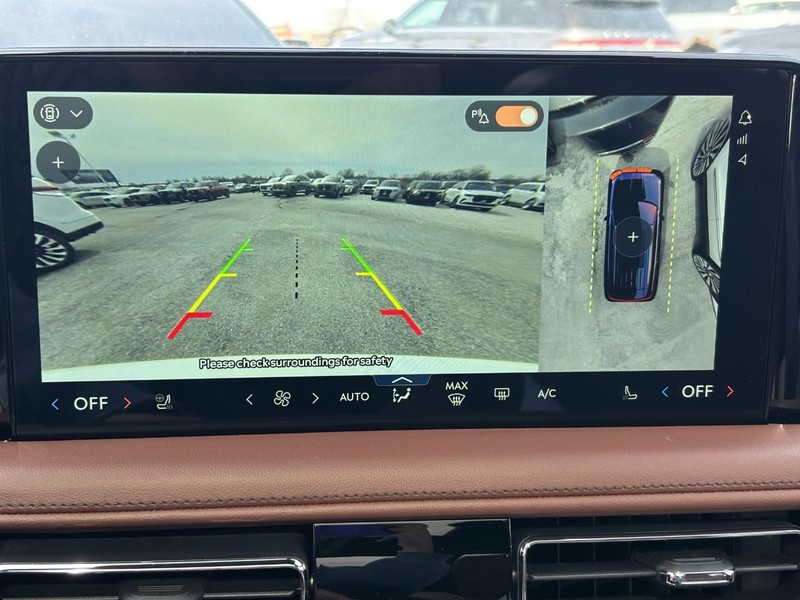 Lincoln Aviator Vehicle Full-screen Gallery Image 23