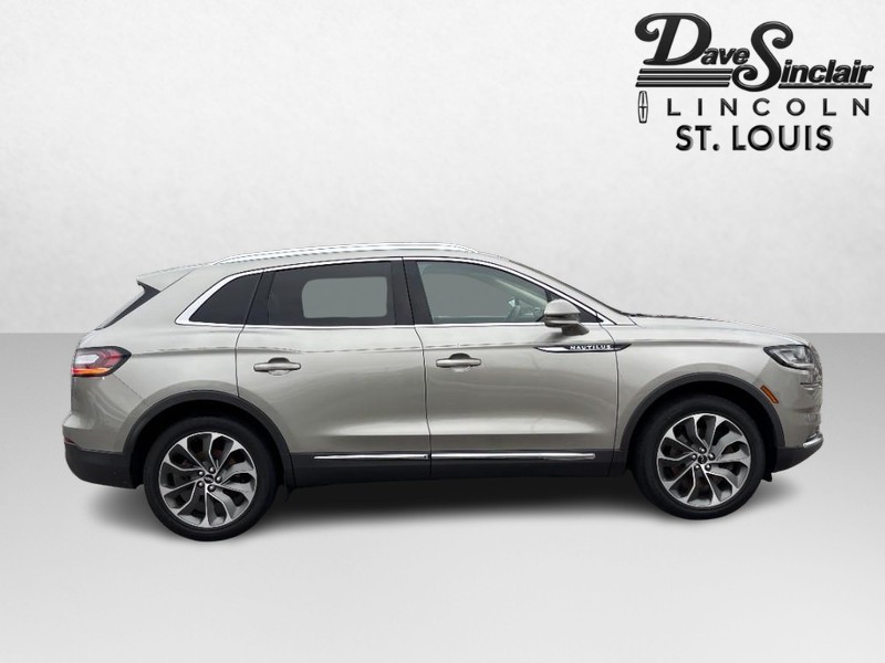 Lincoln Nautilus Vehicle Full-screen Gallery Image 04