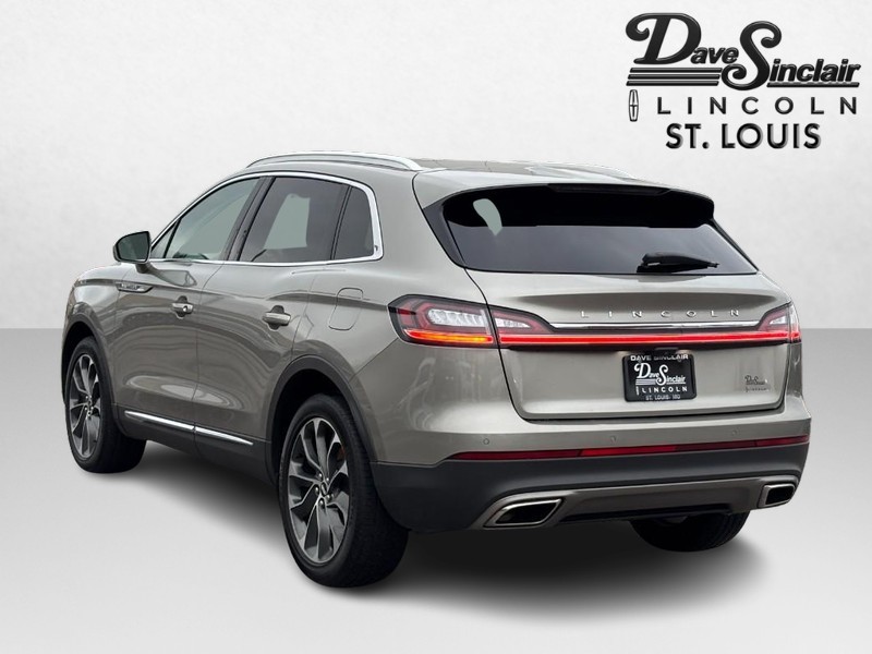 Lincoln Nautilus Vehicle Full-screen Gallery Image 05