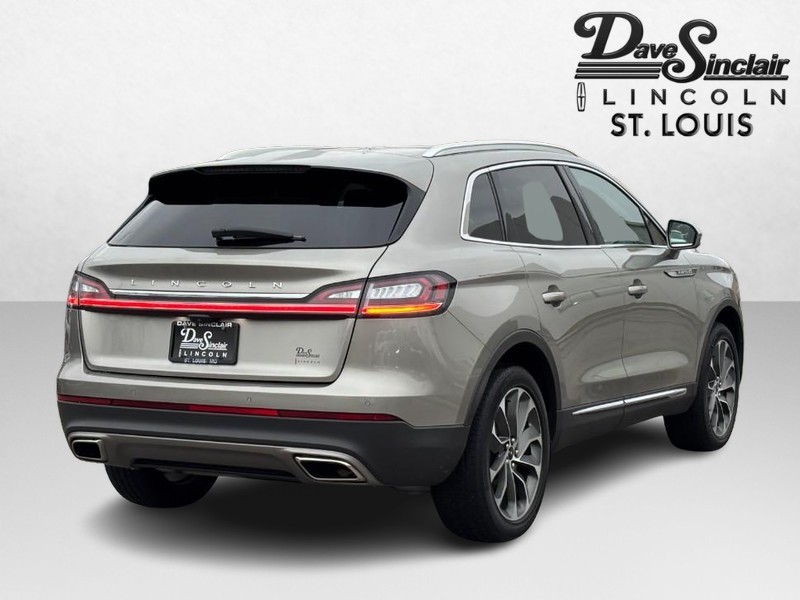 Lincoln Nautilus Vehicle Full-screen Gallery Image 06