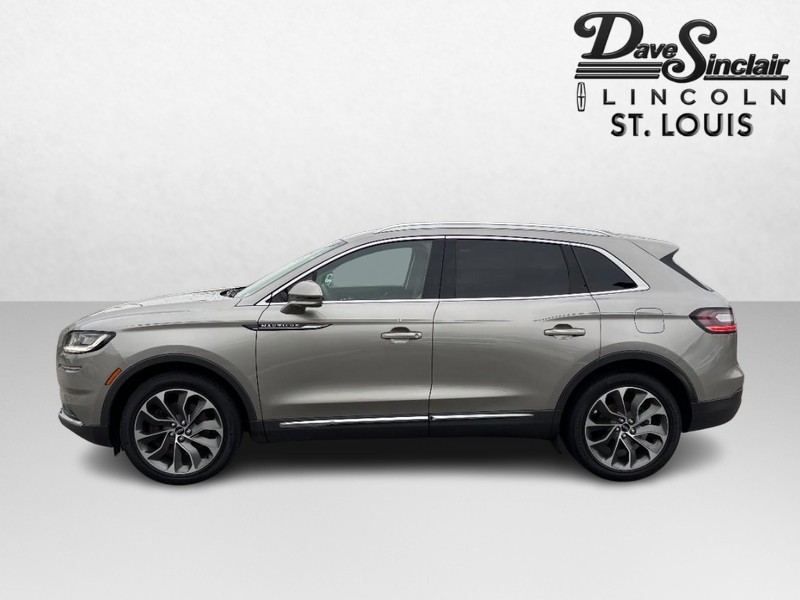 Lincoln Nautilus Vehicle Full-screen Gallery Image 09