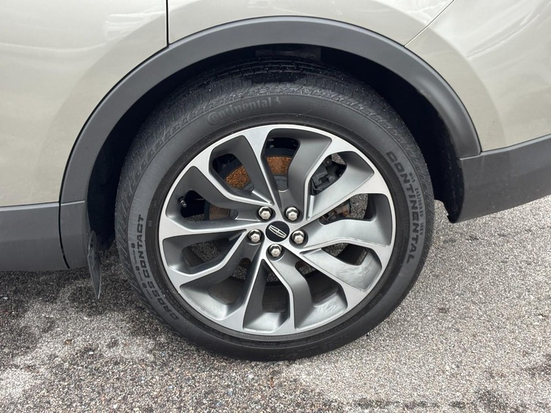 Lincoln Nautilus Vehicle Full-screen Gallery Image 10