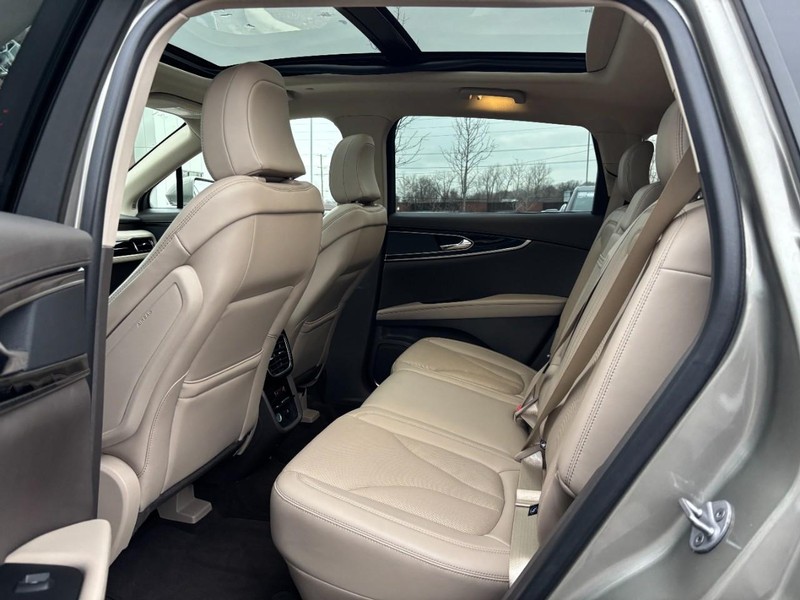 Lincoln Nautilus Vehicle Full-screen Gallery Image 11