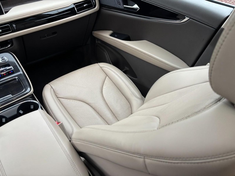 Lincoln Nautilus Vehicle Full-screen Gallery Image 15