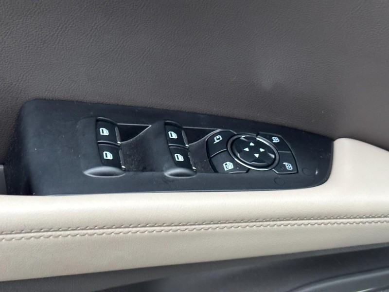 Lincoln Nautilus Vehicle Full-screen Gallery Image 17