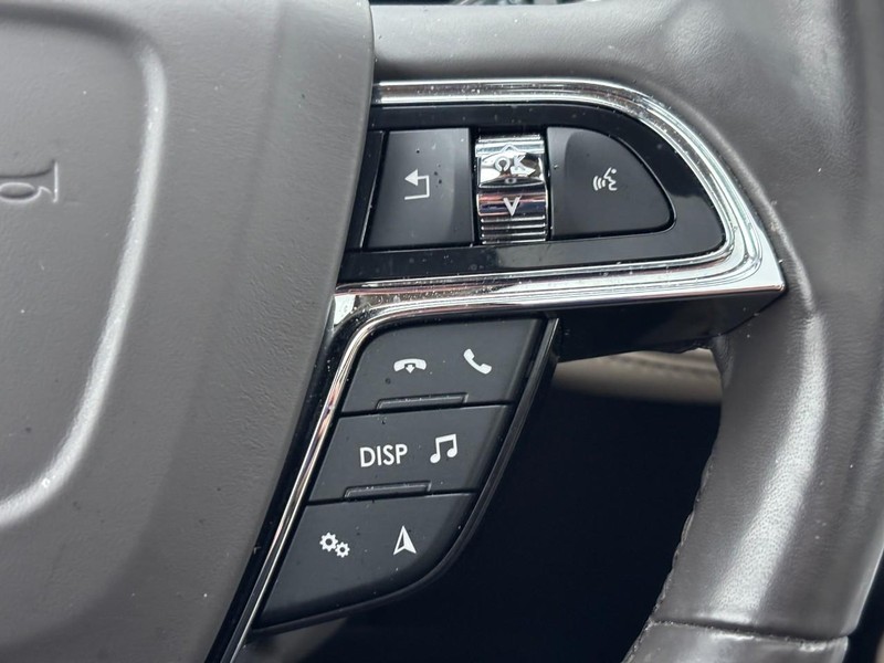 Lincoln Nautilus Vehicle Full-screen Gallery Image 20