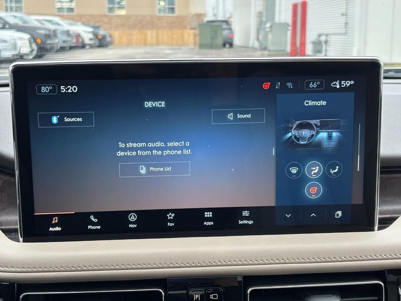 Lincoln Nautilus Vehicle Full-screen Gallery Image 22