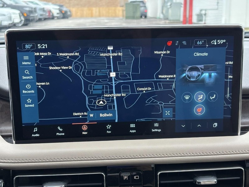 Lincoln Nautilus Vehicle Full-screen Gallery Image 23