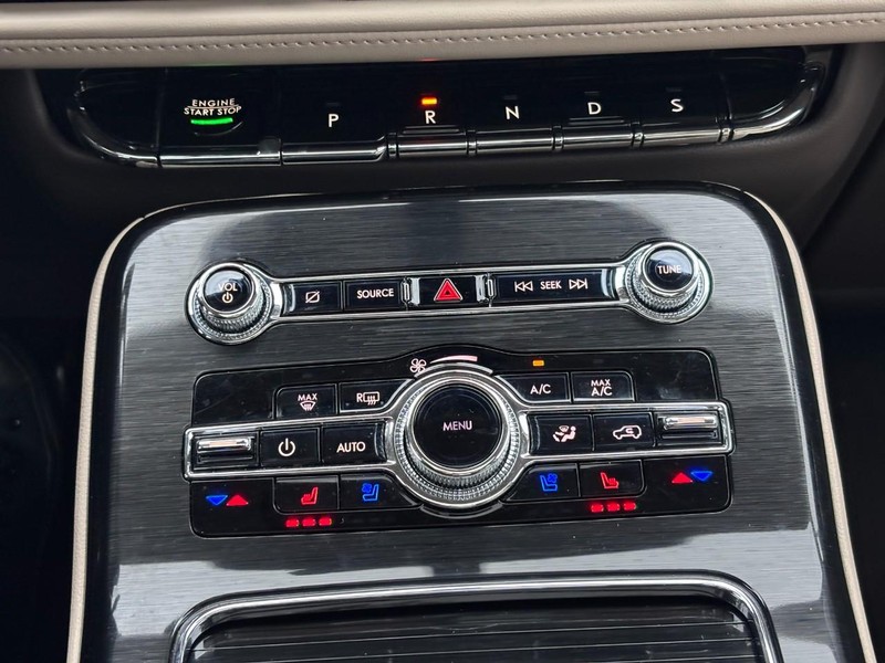 Lincoln Nautilus Vehicle Full-screen Gallery Image 25