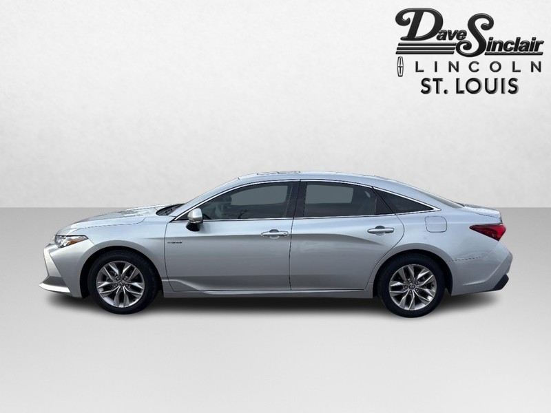 Toyota Avalon Vehicle Full-screen Gallery Image 06