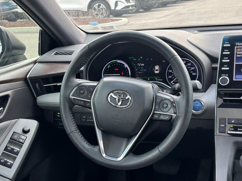 Toyota Avalon Vehicle Full-screen Gallery Image 13