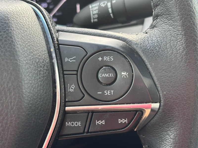 Toyota Avalon Vehicle Full-screen Gallery Image 19