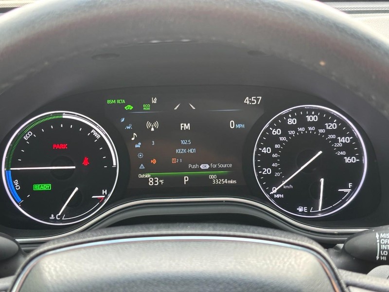 Toyota Avalon Vehicle Full-screen Gallery Image 20