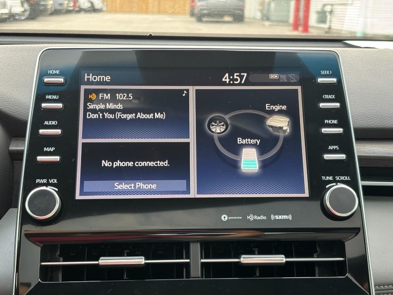 Toyota Avalon Vehicle Full-screen Gallery Image 21