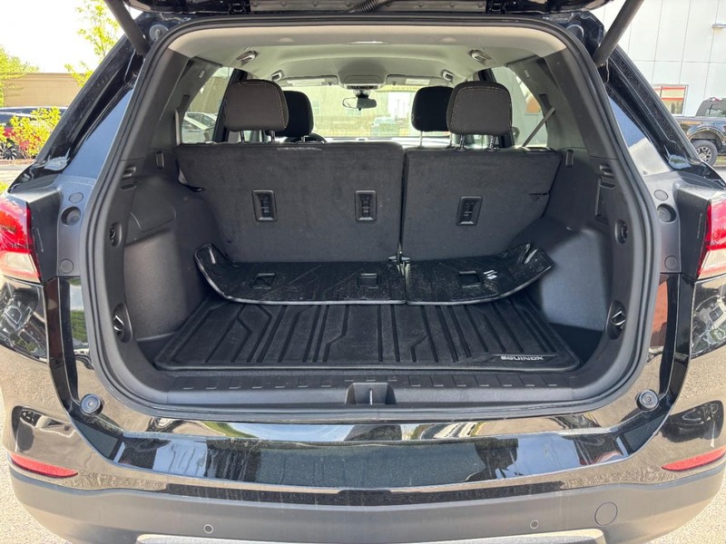 Chevrolet Equinox Vehicle Full-screen Gallery Image 12