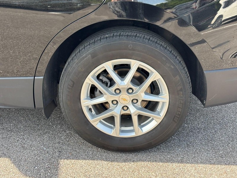 Chevrolet Equinox Vehicle Full-screen Gallery Image 13