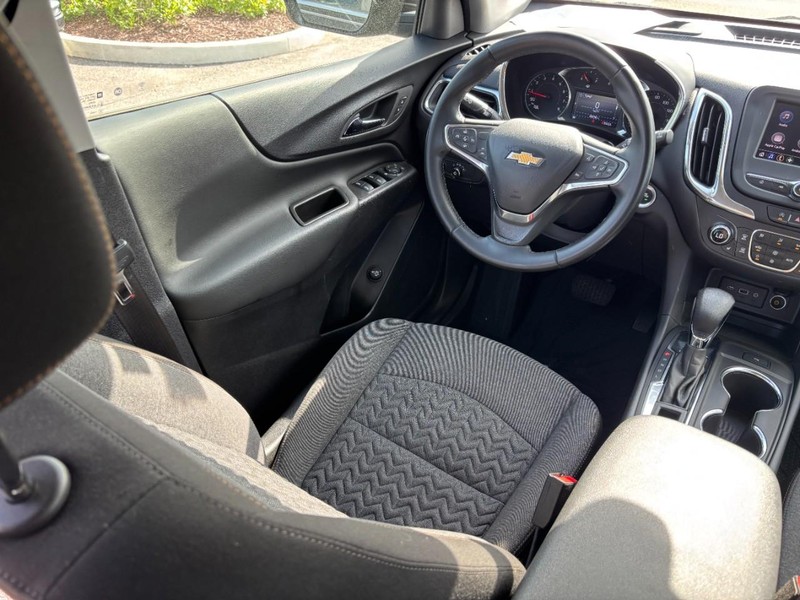 Chevrolet Equinox Vehicle Full-screen Gallery Image 15