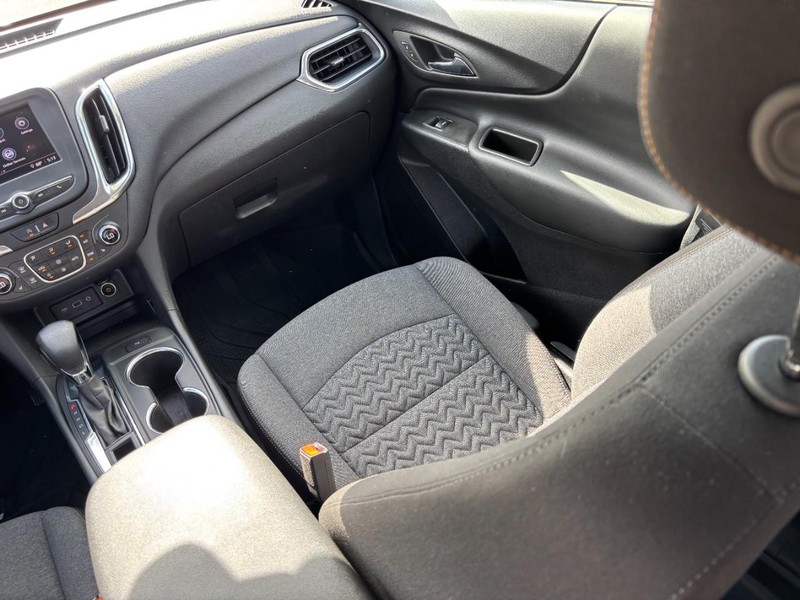 Chevrolet Equinox Vehicle Full-screen Gallery Image 17