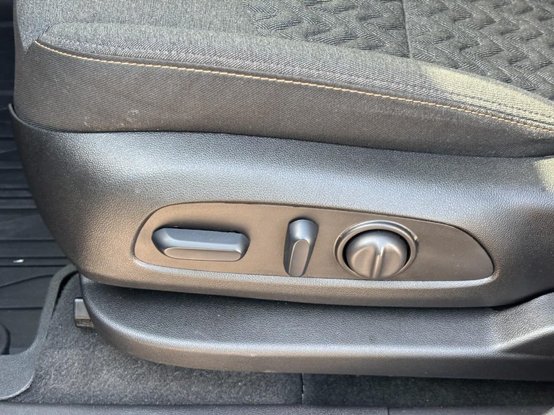 Chevrolet Equinox Vehicle Full-screen Gallery Image 18