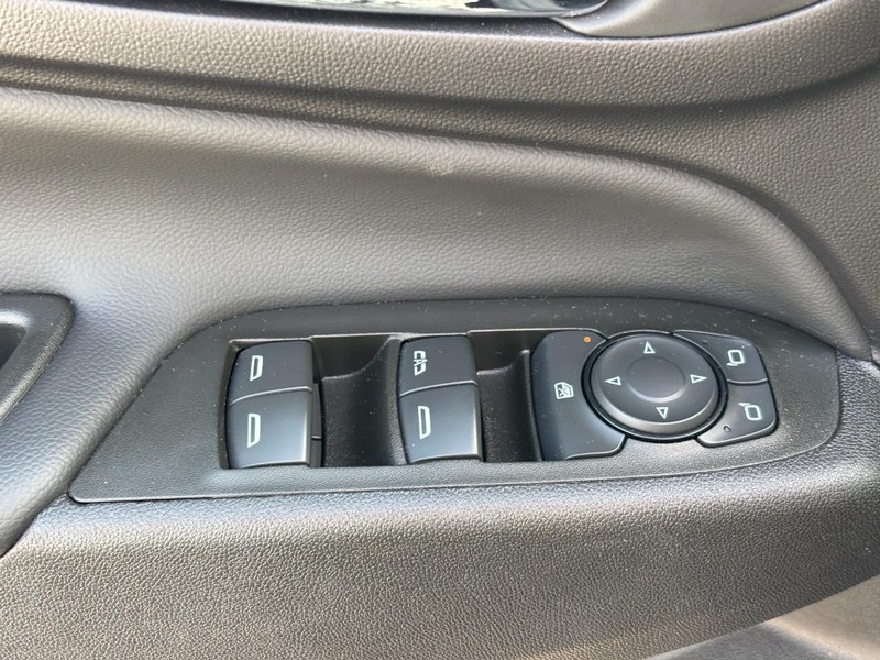 Chevrolet Equinox Vehicle Full-screen Gallery Image 19