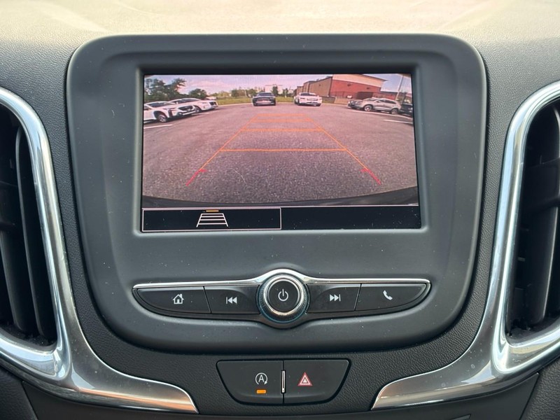 Chevrolet Equinox Vehicle Full-screen Gallery Image 23