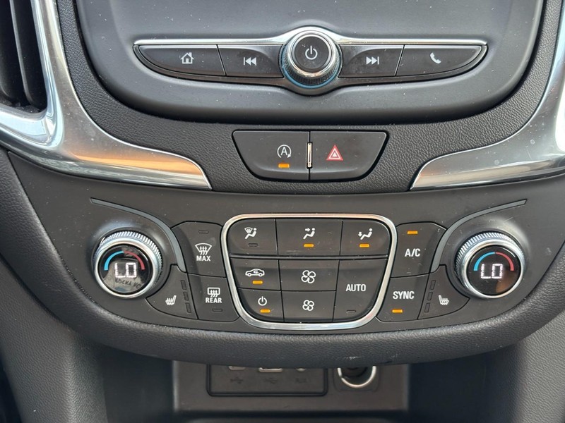 Chevrolet Equinox Vehicle Full-screen Gallery Image 24