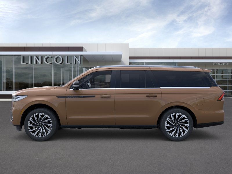 Lincoln Navigator L Vehicle Full-screen Gallery Image 03